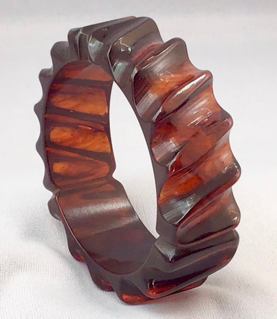 BB177 rootbeer deep ridge carved bangle